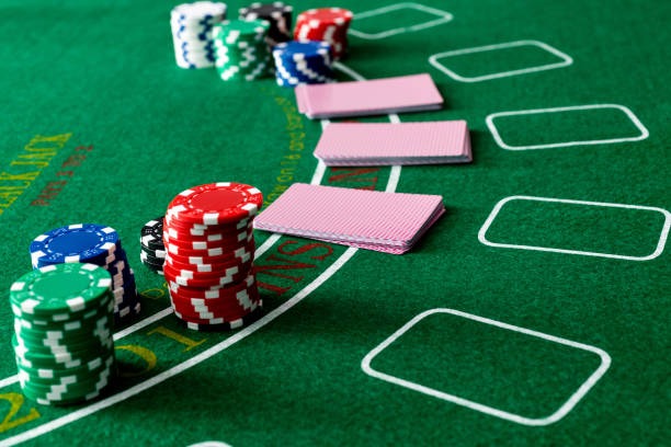 Live dealer spinning roulette wheel with lightning effects on arenamega